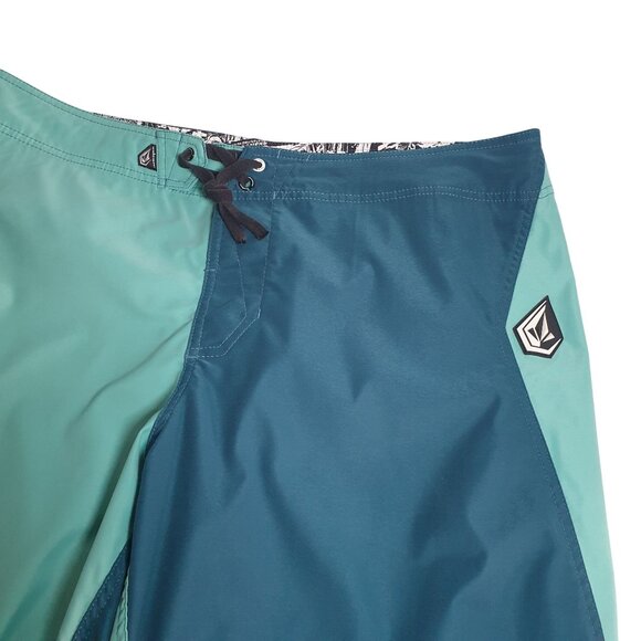 Volcom Mens Two Tone Board Shorts With Cargo Pocket Drawstring Waist 40 In Trunk - Picture 2 of 5